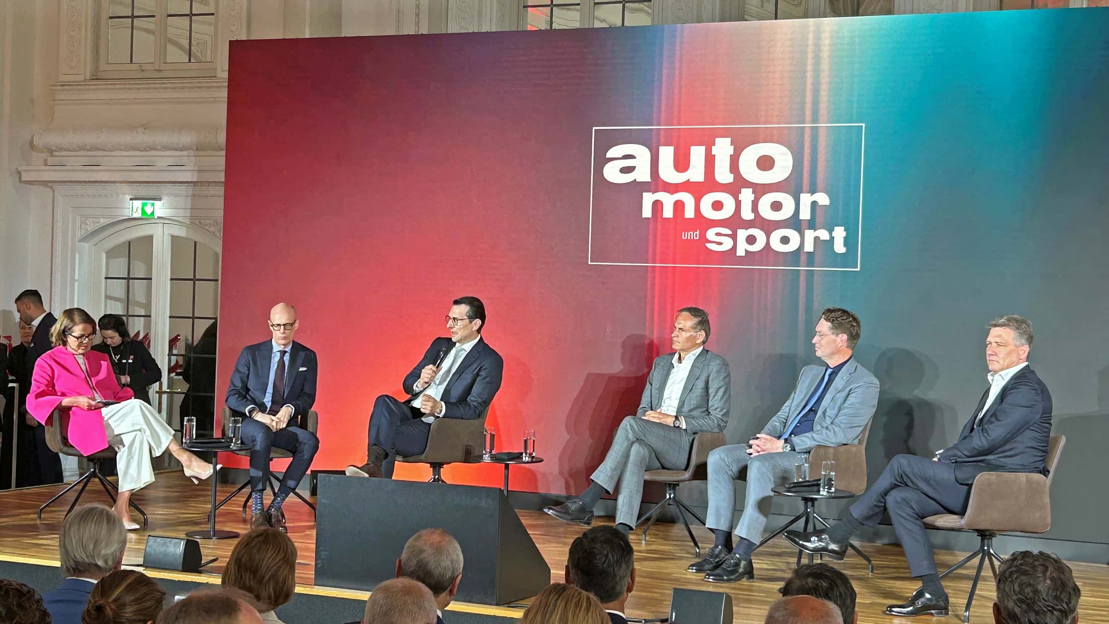 CEO-Gipfel-bei-Best-Cars-Was-die-Auto-Bosse-zum-Standort-Deutschland-sagen