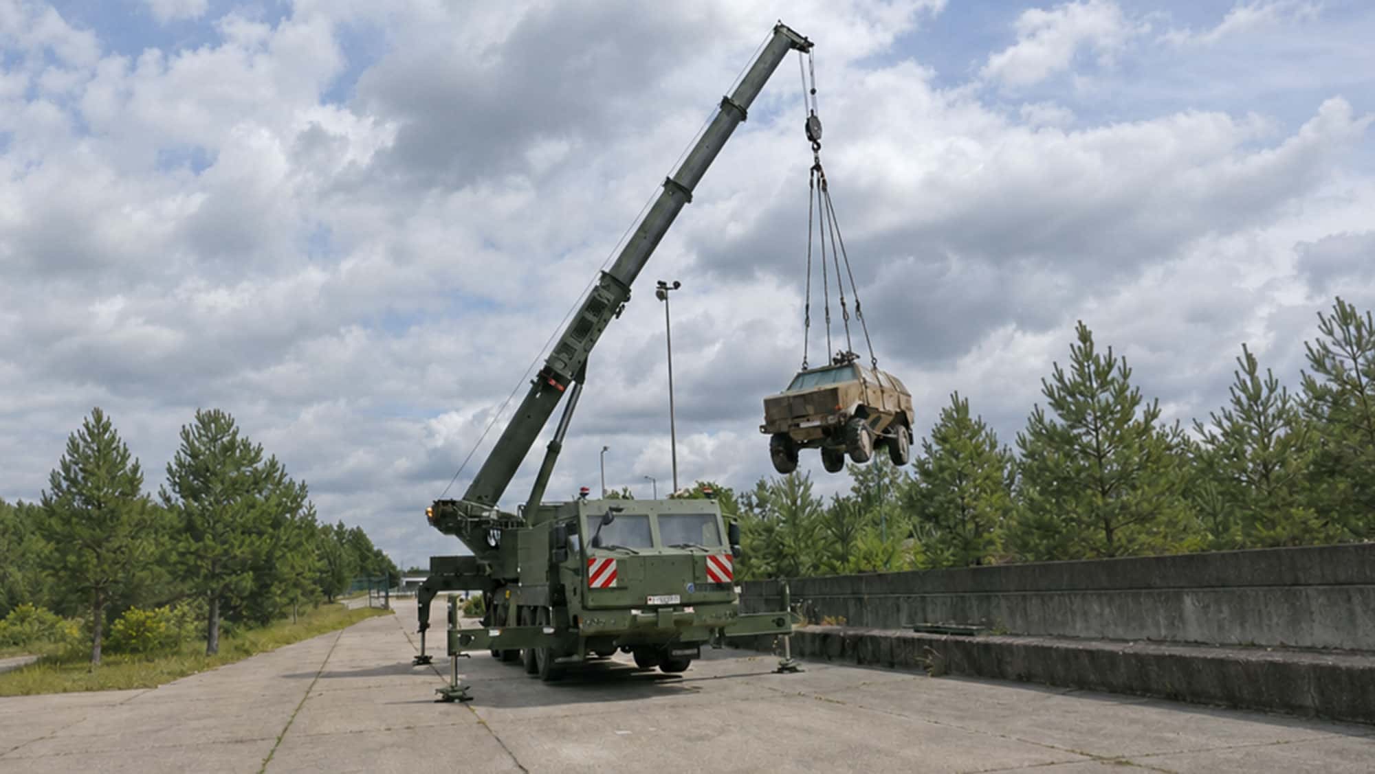 Liebherr-MLTB-1025-4-1-8x8-Der-ADAC-f-rs-Milit-r