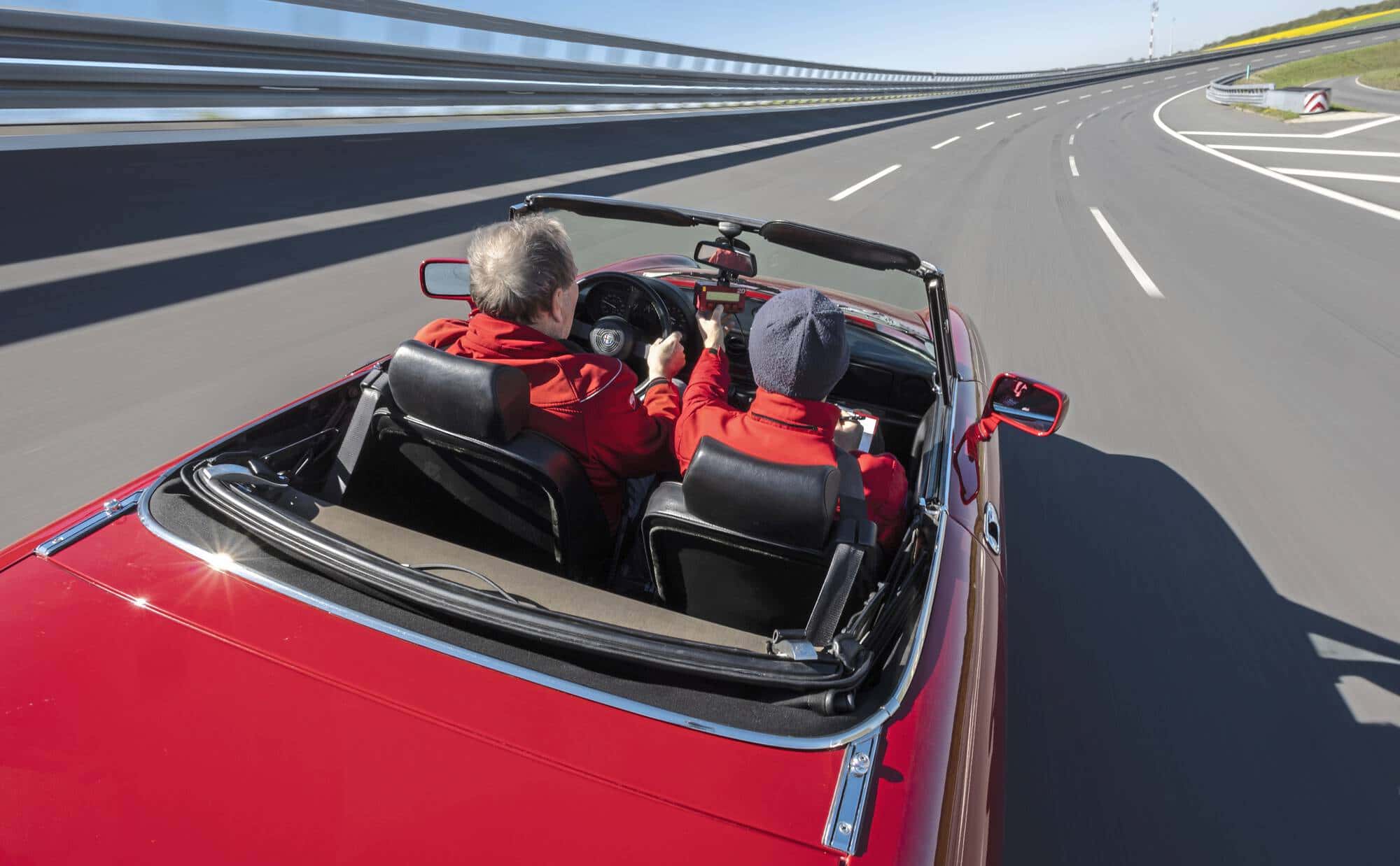Italienischer-Roadster-mit-Seele-Das-macht-den-Alfa-Romeo-Spider-Serie-4-zur-Ikone