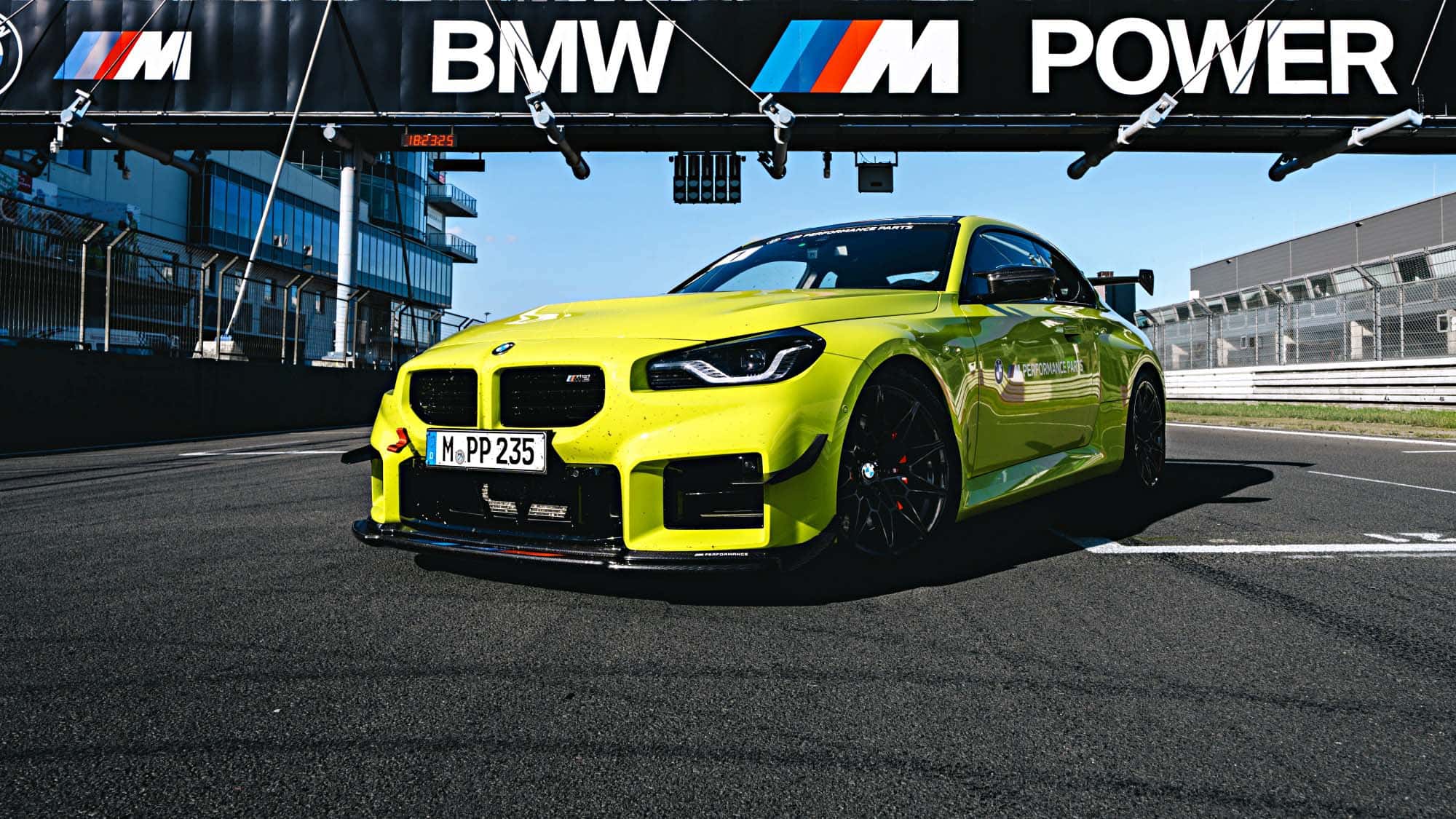 BMW-M2-mit-M-Performance-Track-Kit-Der-ist-schneller-als-der-teure-M2-CS