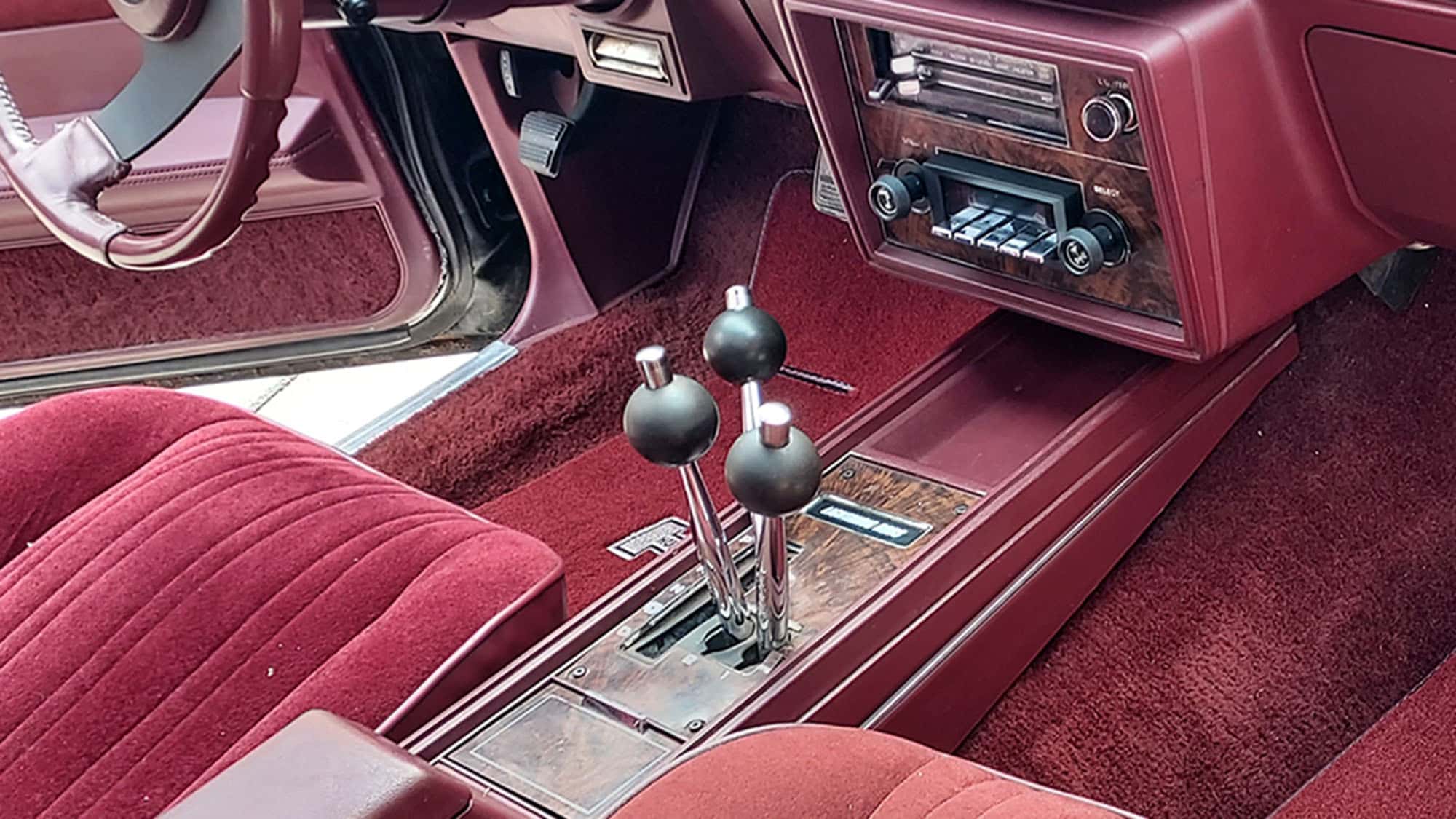 Oldsmobile-Hurst-Olds-Dieses-Automatikgetriebe-braucht-drei-Schalthebel