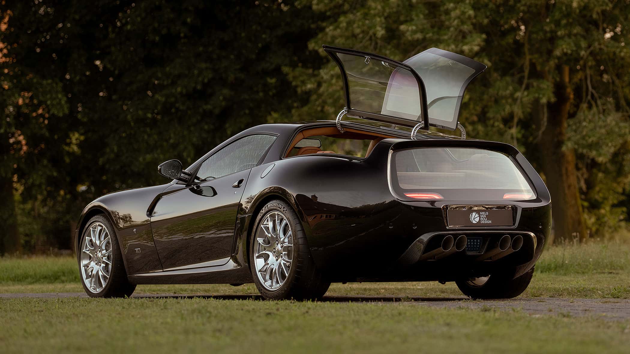 Nils-van-Roij-Design-Daytona-Shooting-Brake-Hommage-Fl-gelt-ren-f-r-den-Kofferraum
