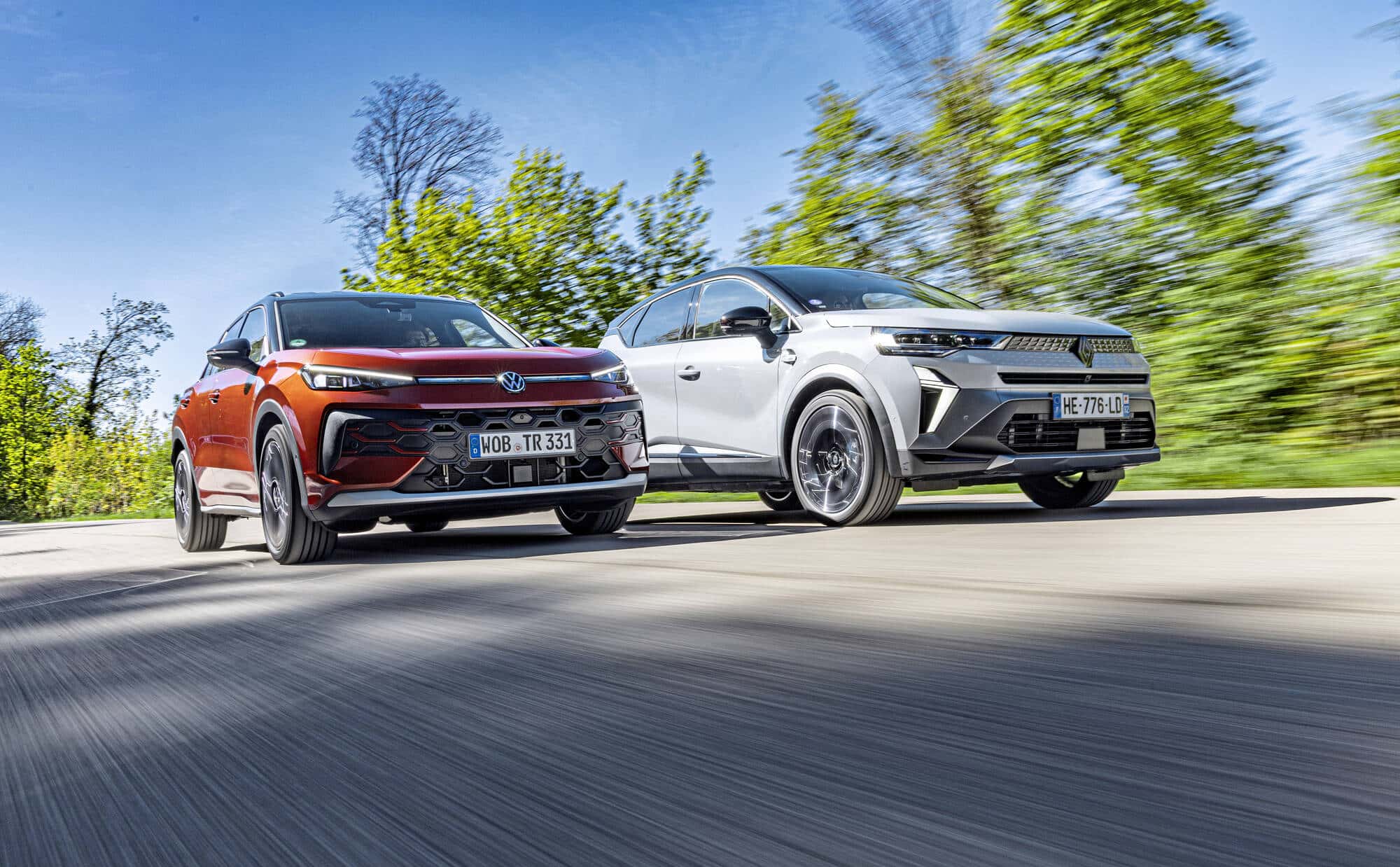 Renault-Captur-und-VW-T-Roc-im-Test-Hybrid-Raffinesse-gegen-eTSI-Leichtf-igkeit