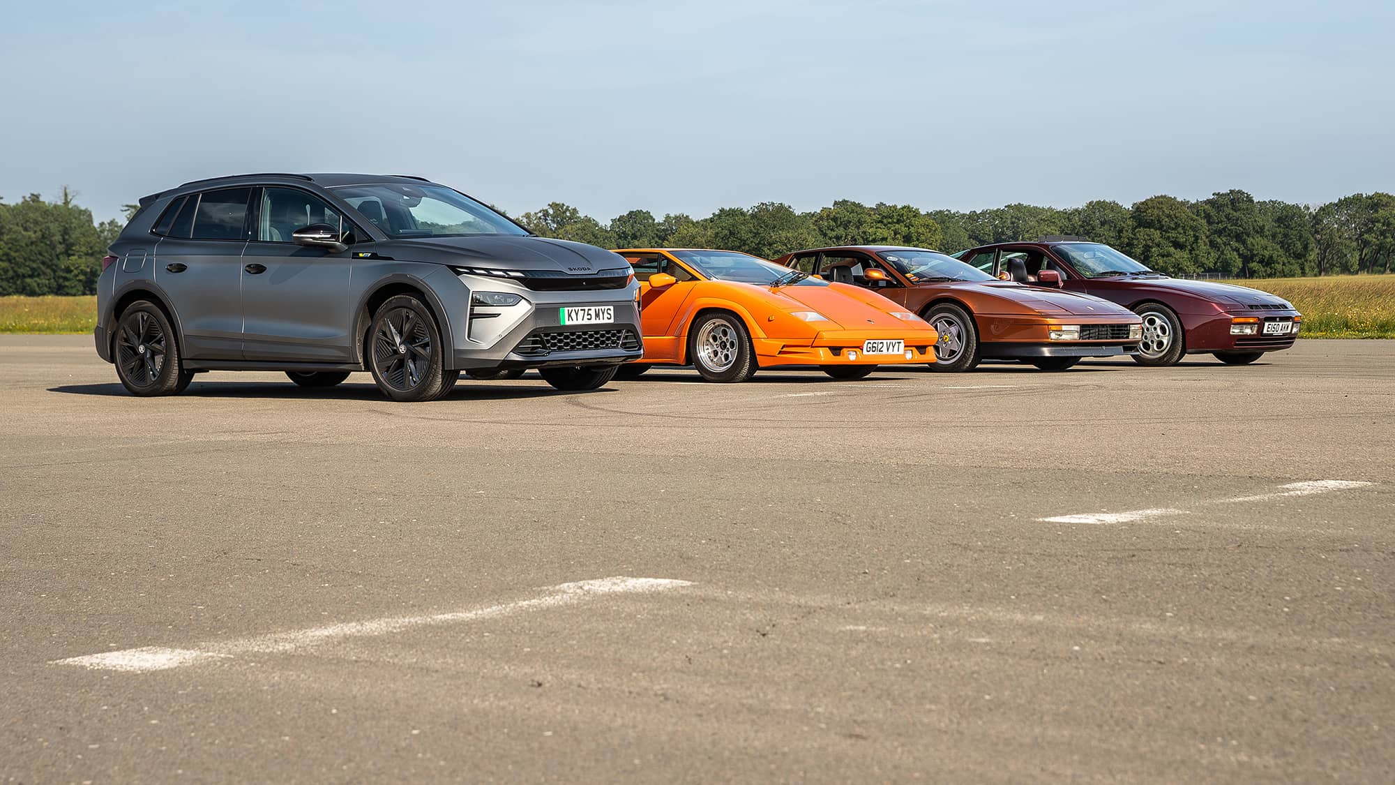 Testarossa-Countach-944-Skoda-Elroq-RS-d-piert-80er-Supercars-im-Sprint
