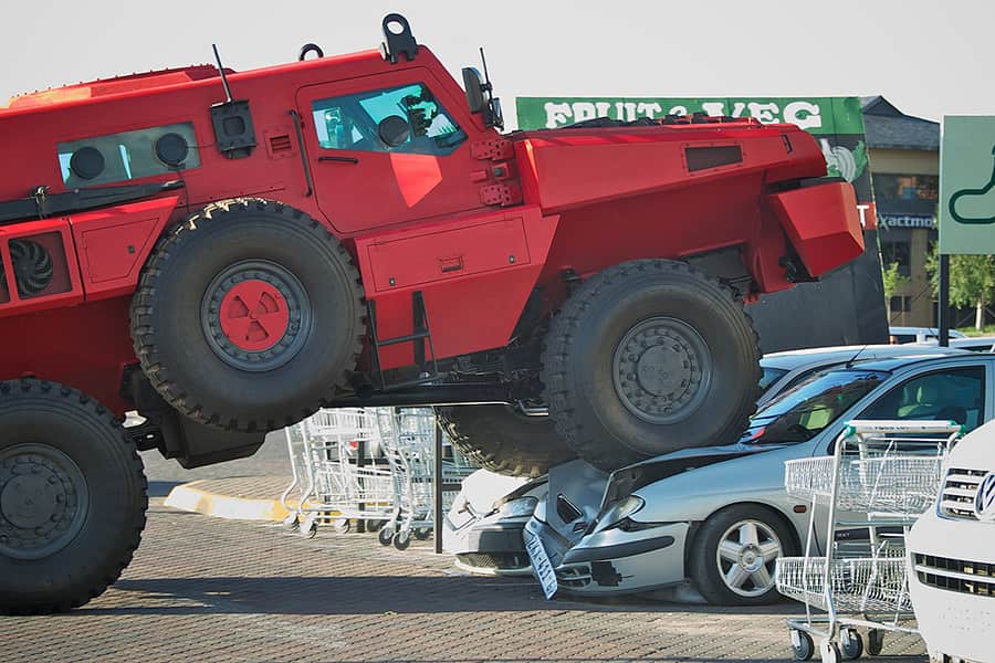 Marauder 4x4/6x6: Monster-SUV für den Straßenkampf