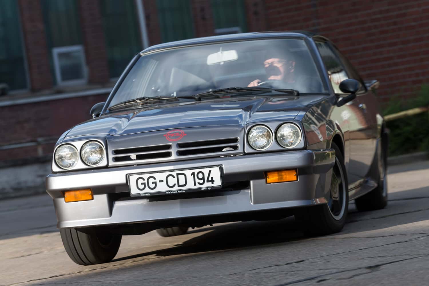 Opel-Manta-B-1975-1988-Schwachstellen-Preise-Ehrlicher-Kumpel-mit-Rostproblemen