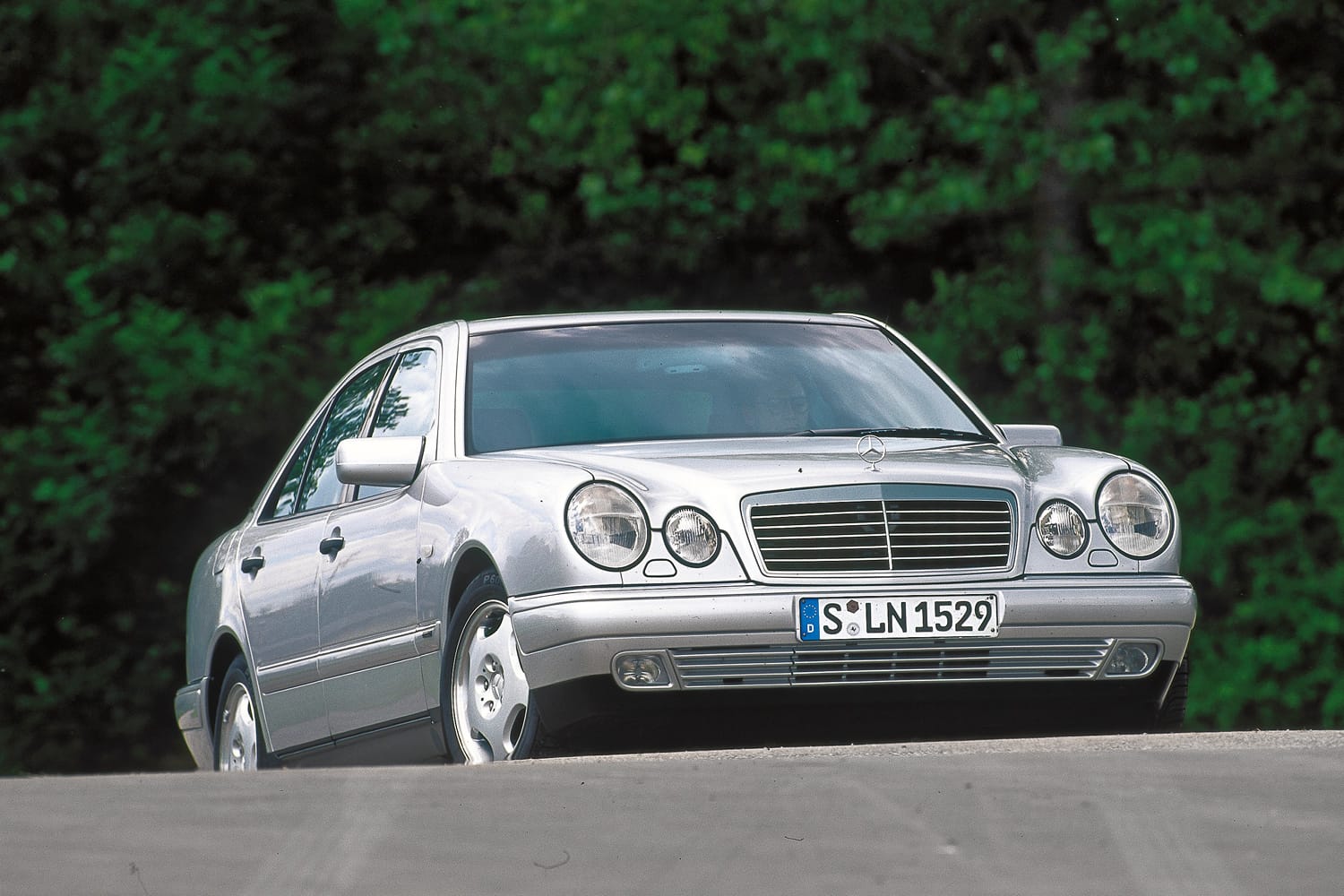 W210 Rost Mercedes W210: Den Mängeln zum Trotz ein Auto für Genießer