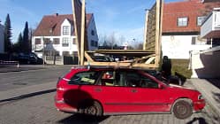 01/2020, Volvo V40 mit Carport auf dem Dach
