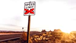 Tempolimit USA Highway Autobahn durchgestrichen