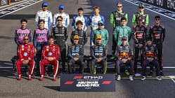 Formel-1-Piloten 2025 - Gruppenbild - GP Abu Dhabi 2025 Formel-1-Piloten 2025 - Gruppenbild - GP Abu Dhabi 2025