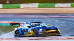 Ford Mustang GT3, Rennwagen, Tracktest, HRT Ford Racing, Portimão, Rennstrecke, ADAC GT Masters, Haupt Racing Team, Motorsport, Ravenol Ford Mustang GT3 Rennwagen beim Tracktest auf der Rennstrecke in Portimão, fotografiert während eines HRT Ford Racing Media Drive Events. Das Fahrzeug trägt die Startnummer 36 und ist mit Sponsorenlogos sowie auffälligem Rennsport-Design versehen.