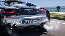 BMW i8 Roadster Fahrbericht - der linke Auspuff ist ein Lautsprecher.