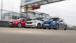 Skoda Fabia 130, MINI Cooper S, Audi A1, Kompaktwagen, Hockenheim, Vergleichstest, 1.5 TSI, 40 TFSI, Rennstrecke, Kleinwagen Drei Kompaktwagen (Skoda Fabia 130, MINI Cooper S, Audi A1) fahren nebeneinander auf einer Rennstrecke am Hockenheimring.