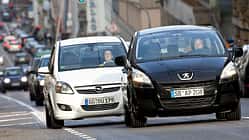 Peugeot gegen Opel