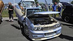 Opel Astra mit Flügeltüren