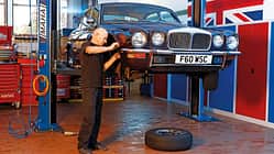Jaguar XJ6, Frontansicht, Hebebühne