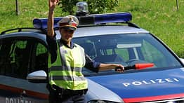 Nicht alle Fotos machen eine Freude, besonders bei zu schnellem Fahren. Seit geraumer Zeit wird in Österreich mit Frontradar geblitzt. Rund 45 Geräte befinden sich landesweit bereits im Einsatz. 