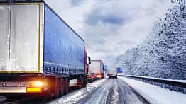 Schnee Winter Straße Autobahn Lkw