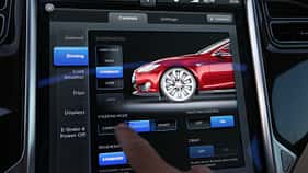 Tesla Model S, Display