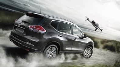 Nissan X-Trail mit Drohne