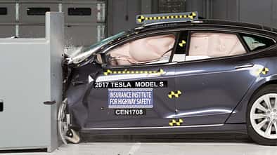 Tesla Model S Small Overlap Crashtest IIHS 2017