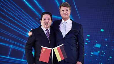 Harald Krüger (Vorstandsvorsitzender der BMW AG) mit Parteisekretär Chen Qiufa (CPC Liaoning Committee)
