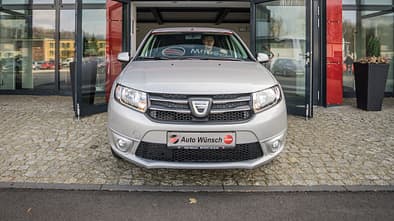 Dacia Sandero, Front