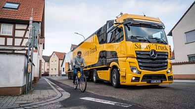 Mercedes-Benz Safety Truck

Mercedes-Benz Safety Truck