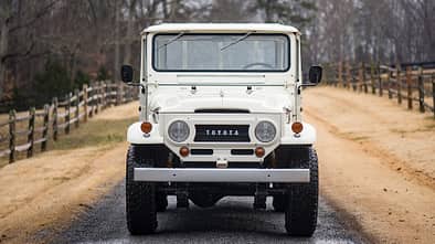 1965er Toyota FJ45 Land Cruiser mit V8-Motor