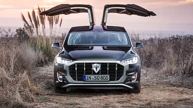 Tesla Front Retusche Kühlergrill