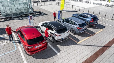 BMW X1 25e, Ford Kuga PHEV, Opel Grandland X Hybrid, Volvo XC40 T5 Recharge, Vergleichstest
