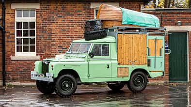 Land Rover 109" 4x4 'Gastrowagon' (1982)