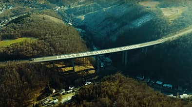 A45 Rahmedetalbrücke Mural Art — Lasst uns Brücken bauen