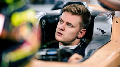 Mick Schumacher - Mercedes - Fabrik Brackley - 2023