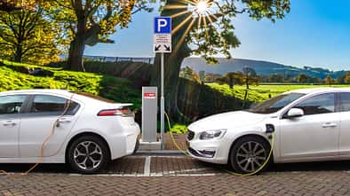 Elektroauto Ladesäule Sonne 