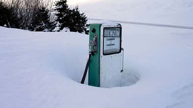 Winter Schnee Benzin Tankstelle Zapfsäule