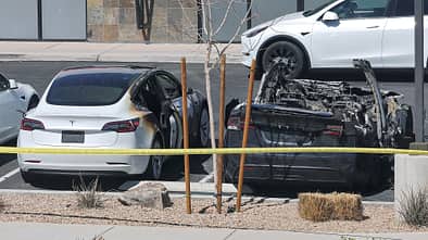 Tesla ausgebrannt Brand Feuer Schaden USA