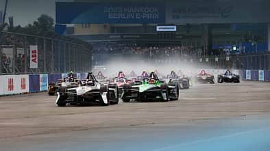 Formel E 2024/2025 - Berlin Rennen 1 - Start - Mitch Evans - Jaguar