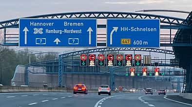 Autobahn A7 Hamburg Schnelesen