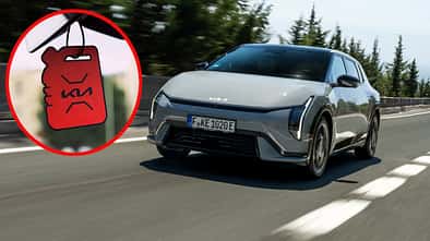 Kia EV4 GT Line eingeklinkt Wunderbaum mit Benzingeruch