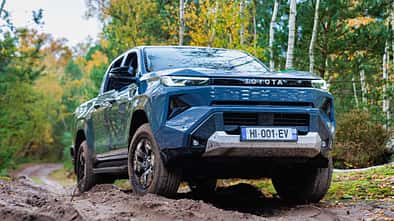 11/2025 Toyota Hilux BEV Elektroantrieb Premiere