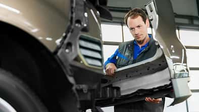 Ford Mechaniker Mechatroniker Werkstatt Ersatzteile Stoßfänger