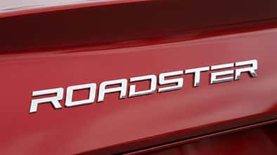 Tesla Roadster Schriftzug