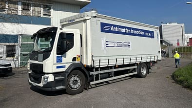 Volvo Fl transportiert erstmals Antimaterie im CERN