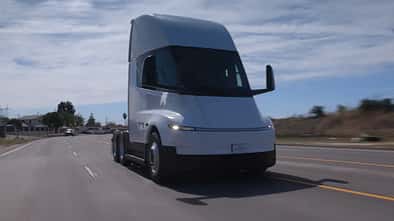 Jay Leno fährt den Tesla Semi