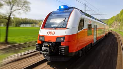 Zug ÖBB mit Blaulicht