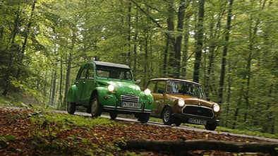 Austin Mini und Citroën 2 CV 6 Club 