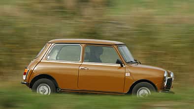 Austin Mini und Citroën 2 CV 6 Club 