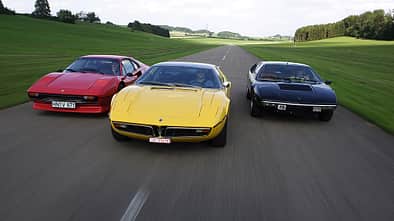 Roter Ferrari 308 GTB, gelber Maserati Bora 4.7 und schwarzer Lamborghini Urraco P 300 