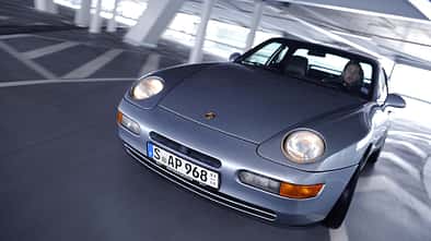 Porsche 968, Front